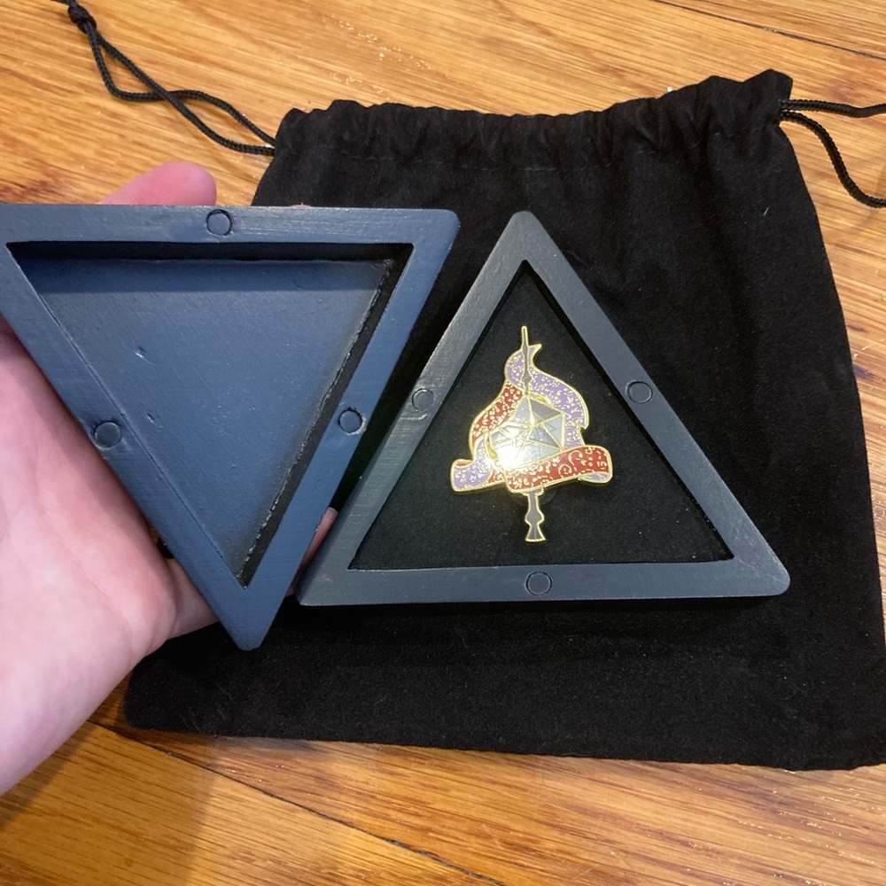 Harry Potter Deathly Hallows Magnetic Trinket Box and Pin - Picture 2 of 9